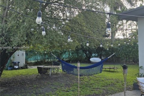 Villa ou maison à louer à Miami, Floride: 3 chambres, 109.81 m2 № 2025292 - photo 24