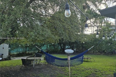 Villa ou maison à louer à Miami, Floride: 3 chambres, 109.81 m2 № 2025292 - photo 25