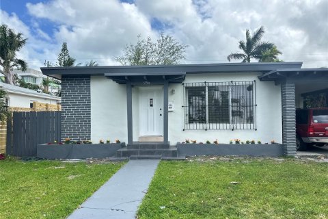 Villa ou maison à louer à Miami, Floride: 3 chambres, 109.81 m2 № 2025292 - photo 14