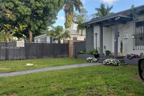 Villa ou maison à louer à Miami, Floride: 3 chambres, 109.81 m2 № 2025292 - photo 22