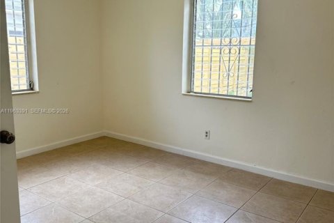 Villa ou maison à louer à Miami, Floride: 3 chambres, 109.81 m2 № 2025292 - photo 12