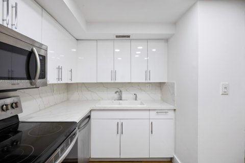 Condominio en alquiler en Miami, Florida, 2 dormitorios, 91.6 m2 № 1946383 - foto 9
