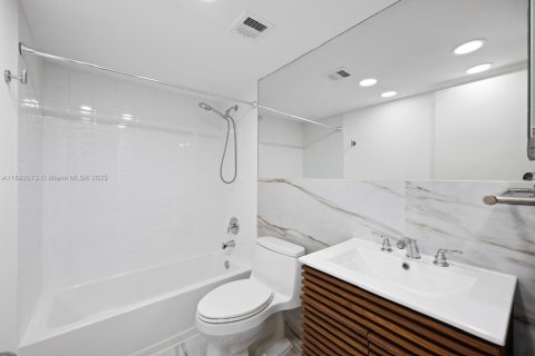 Condominio en alquiler en Miami, Florida, 2 dormitorios, 91.6 m2 № 1946383 - foto 21