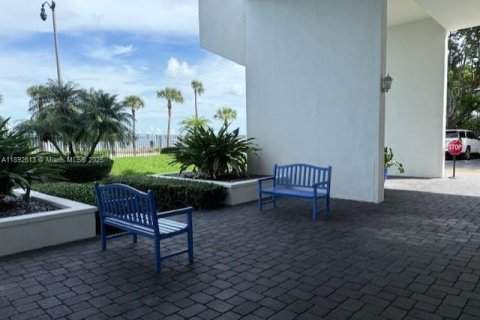 Condominio en alquiler en Miami, Florida, 2 dormitorios, 91.6 m2 № 1946383 - foto 27
