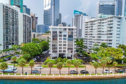 Condominio en alquiler en Miami, Florida, 2 dormitorios, 91.6 m2 № 1946383 - foto 2