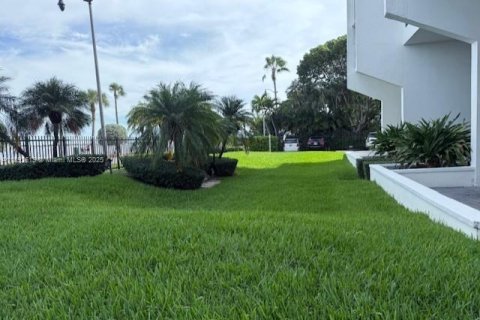 Condominio en alquiler en Miami, Florida, 2 dormitorios, 91.6 m2 № 1946383 - foto 25