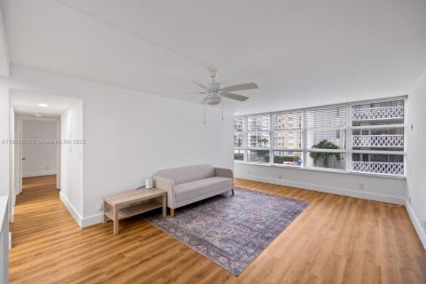 Condominio en alquiler en Miami, Florida, 2 dormitorios, 91.6 m2 № 1946383 - foto 6