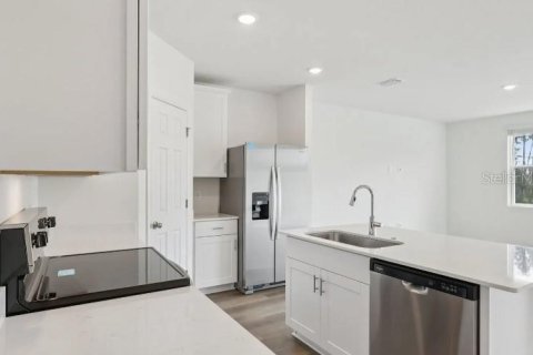 Touwnhouse à vendre à Clermont, Floride: 3 chambres, 137.96 m2 № 2424261 - photo 4
