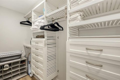 Condo in Sarasota, Florida, 2 bedrooms  № 2379021 - photo 23