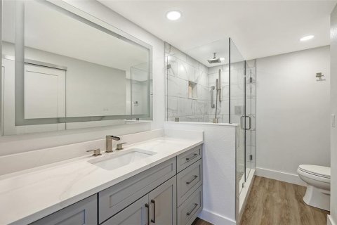 Condo in Sarasota, Florida, 2 bedrooms  № 2379021 - photo 17