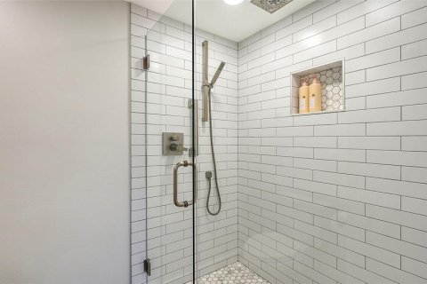 Condo in Sarasota, Florida, 2 bedrooms  № 2379021 - photo 21