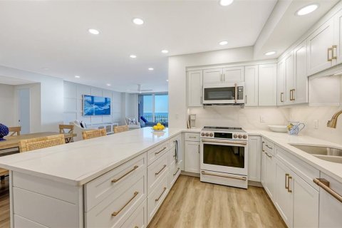 Condo in Sarasota, Florida, 2 bedrooms  № 2379021 - photo 3