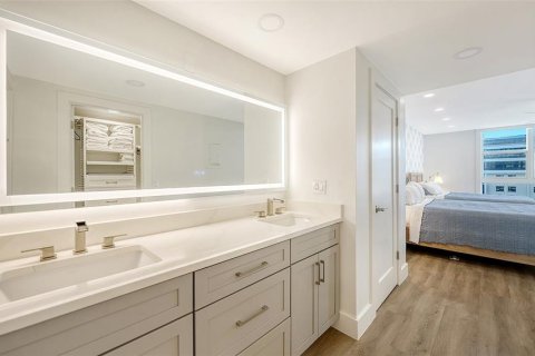 Condo in Sarasota, Florida, 2 bedrooms  № 2379021 - photo 22