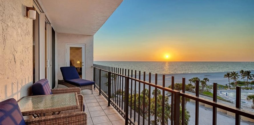 Condo in Sarasota, Florida, 2 bedrooms  № 2379021