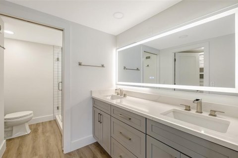 Condo in Sarasota, Florida, 2 bedrooms  № 2379021 - photo 20