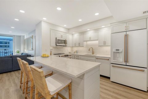 Condo in Sarasota, Florida, 2 bedrooms  № 2379021 - photo 13