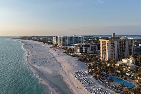 Condo in Sarasota, Florida, 2 bedrooms  № 2379021 - photo 2
