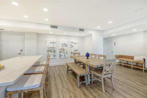 Condo in Sarasota, Florida, 2 bedrooms  № 2379021 - photo 12