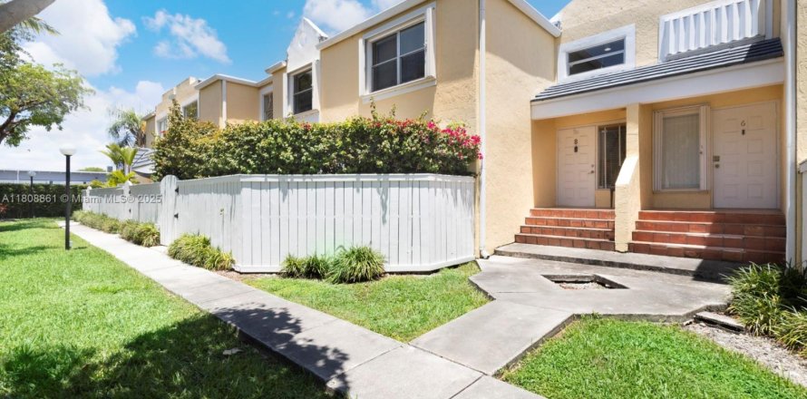Condominio en Miami, Florida, 2 dormitorios  № 1745722