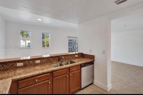 Townhouse in Doral, Florida 3 bedrooms, 116.69 sq.m. № 2076578 - photo 9