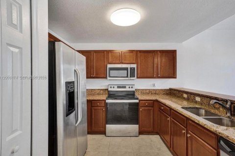 Townhouse in Doral, Florida 3 bedrooms, 116.69 sq.m. № 2076578 - photo 4