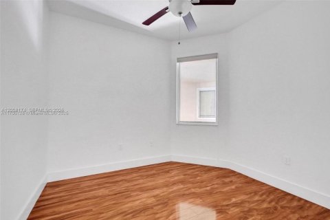 Townhouse in Doral, Florida 3 bedrooms, 116.69 sq.m. № 2076578 - photo 13