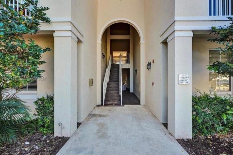 Townhouse in Doral, Florida 3 bedrooms, 116.69 sq.m. № 2076578 - photo 2