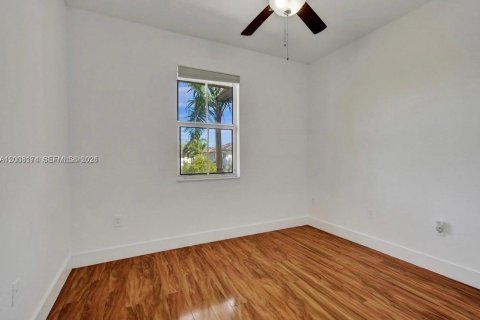 Townhouse in Doral, Florida 3 bedrooms, 116.69 sq.m. № 2076578 - photo 11