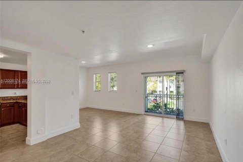 Townhouse in Doral, Florida 3 bedrooms, 116.69 sq.m. № 2076578 - photo 5
