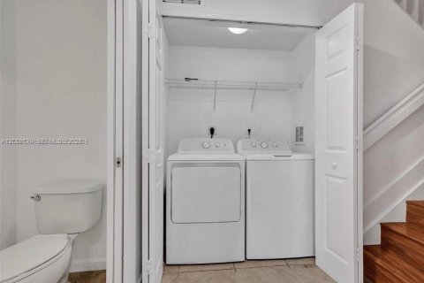 Townhouse in Doral, Florida 3 bedrooms, 116.69 sq.m. № 2076578 - photo 14