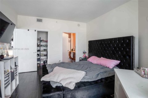 Condo in Miami, Florida, 1 bedroom  № 2046250 - photo 15