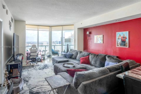 Condo in Miami, Florida, 1 bedroom  № 2046250 - photo 3