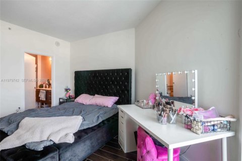 Condo in Miami, Florida, 1 bedroom  № 2046250 - photo 16