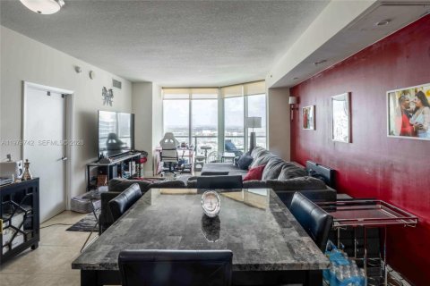 Condo in Miami, Florida, 1 bedroom  № 2046250 - photo 6
