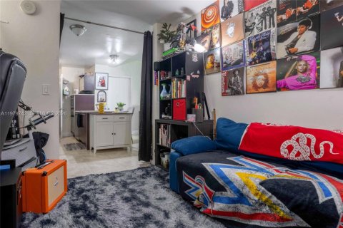 Condo in Miami, Florida, 1 bedroom  № 2046250 - photo 23