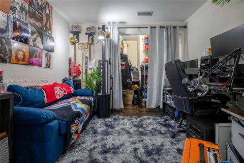 Condo in Miami, Florida, 1 bedroom  № 2046250 - photo 19