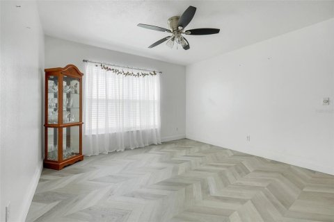 House in Orlando, Florida 4 bedrooms, 205.13 sq.m. № 2396233 - photo 16