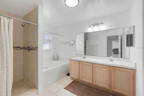 House in Orlando, Florida 4 bedrooms, 205.13 sq.m. № 2396233 - photo 23