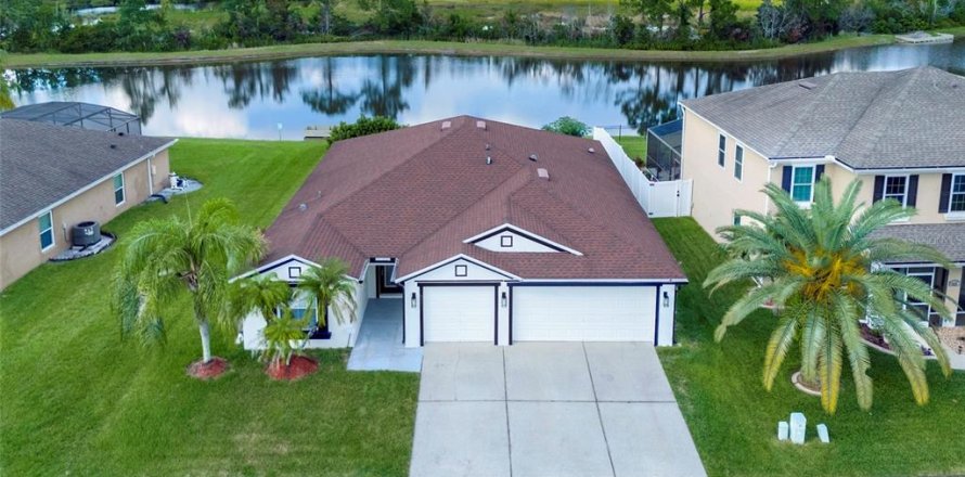 House in Orlando, Florida 4 bedrooms, 205.13 sq.m. № 2396233