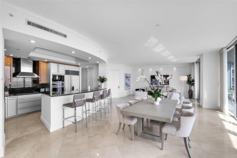 Condo in Bal Harbour, Florida, 2 bedrooms  № 1989228 - photo 5