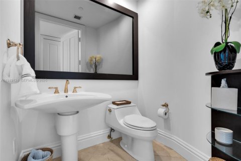 Condo in Bal Harbour, Florida, 2 bedrooms  № 1989228 - photo 16