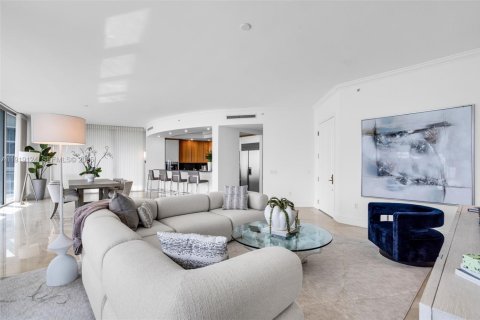 Condo in Bal Harbour, Florida, 2 bedrooms  № 1989228 - photo 8