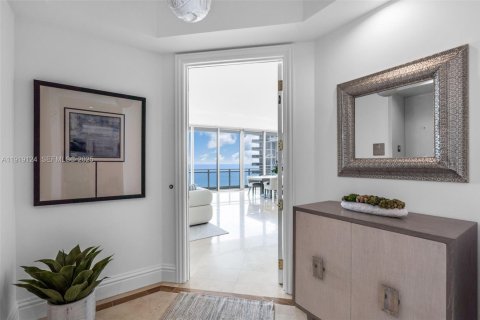Condo in Bal Harbour, Florida, 2 bedrooms  № 1989228 - photo 30
