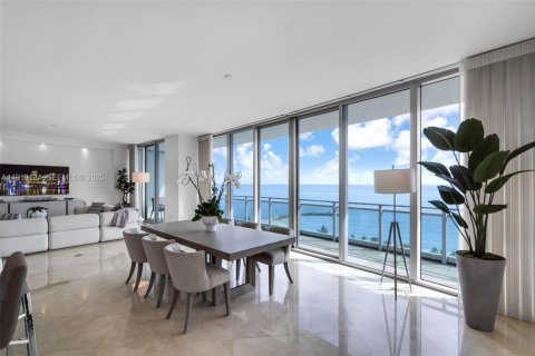 Condo in Bal Harbour, Florida, 2 bedrooms  № 1989228 - photo 2