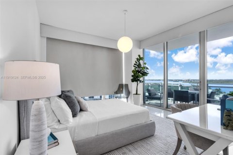 Condo in Bal Harbour, Florida, 2 bedrooms  № 1989228 - photo 17