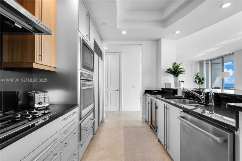 Condo in Bal Harbour, Florida, 2 bedrooms  № 1989228 - photo 14