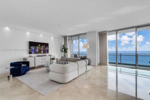 Condo in Bal Harbour, Florida, 2 bedrooms  № 1989228 - photo 3