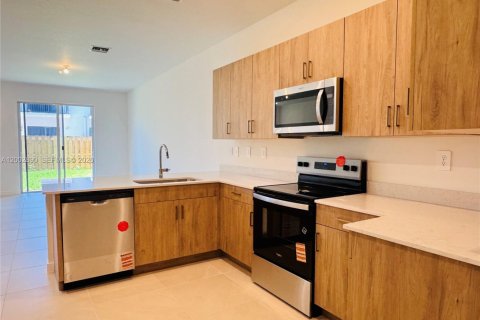 Townhouse in Homestead, Florida 3 bedrooms, 171.59 sq.m. № 2066435 - photo 3