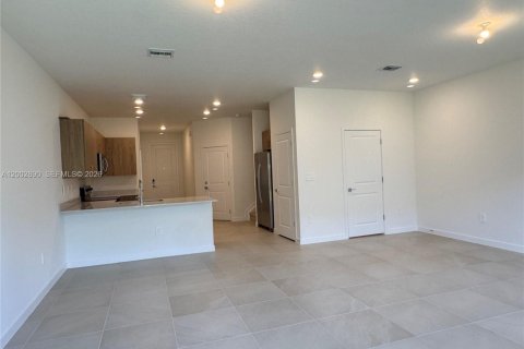 Townhouse in Homestead, Florida 3 bedrooms, 171.59 sq.m. № 2066435 - photo 11