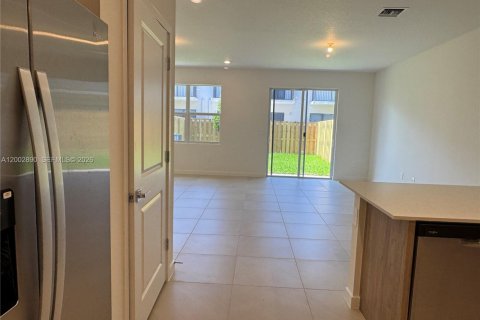 Townhouse in Homestead, Florida 3 bedrooms, 171.59 sq.m. № 2066435 - photo 8